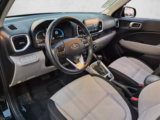 Used 2025 Hyundai Venue SEL FWD image 12