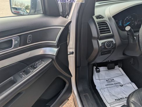 Used 2017 Ford Explorer XLT w/ Equipment Group 202A image 11