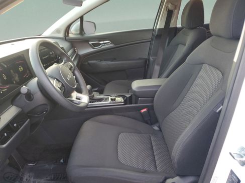 Certified 2025 Kia Sportage LX AWD/4WD image 17