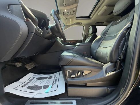 Used 2020 Cadillac Escalade ESV Luxury AWD/4WD image 11