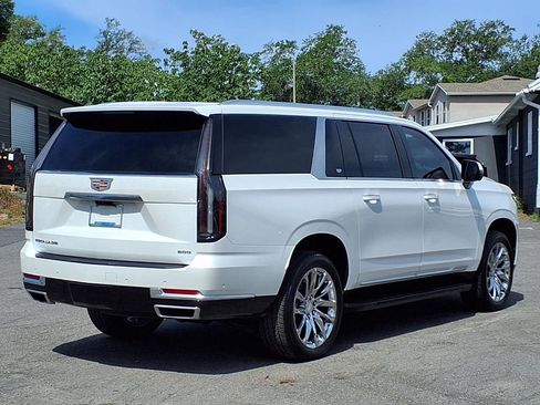 Used 2025 Cadillac Escalade ESV Premium Luxury RWD image 7