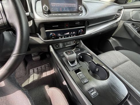 Used 2025 Nissan Rogue SV FWD image 42