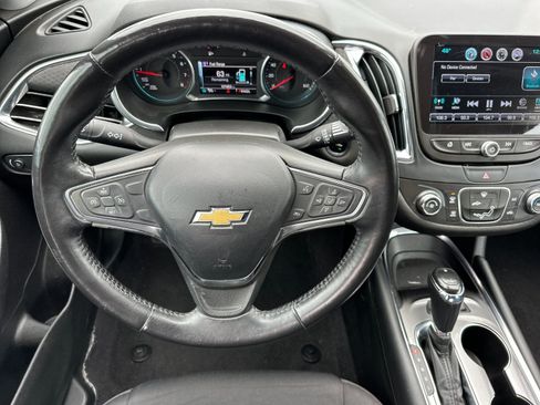 Used 2017 Chevrolet Malibu LT image 14