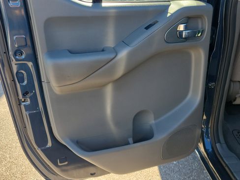 Used 2019 Nissan Frontier SV image 11