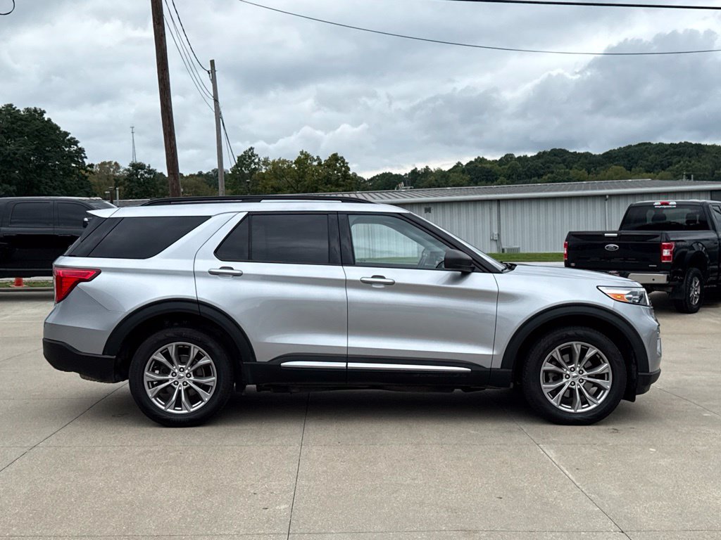 Used 2022 Ford Explorer XLT w/ Equipment Group 202A AWD/4WD image 17