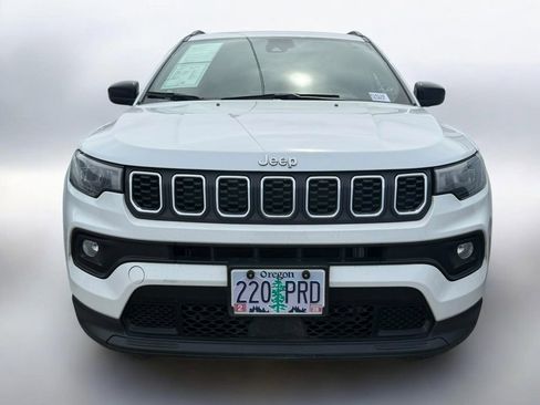 Used 2024 Jeep Compass Latitude image 16
