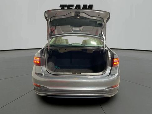 Used 2022 Volkswagen Jetta SE image 6