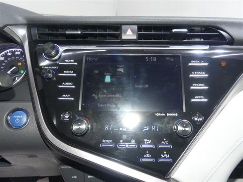 Used 2020 Toyota Camry SE w/ Sunroof Package image 36