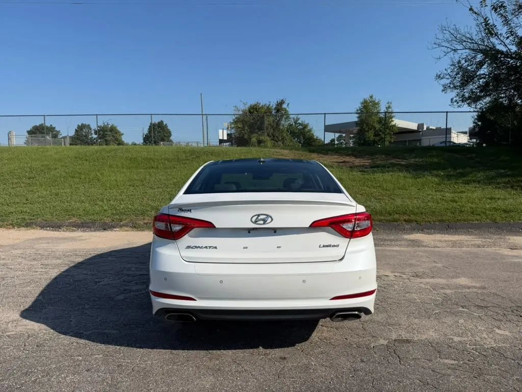 Used 2015 Hyundai Sonata Limited w/ Option Group 06 FWD image 6