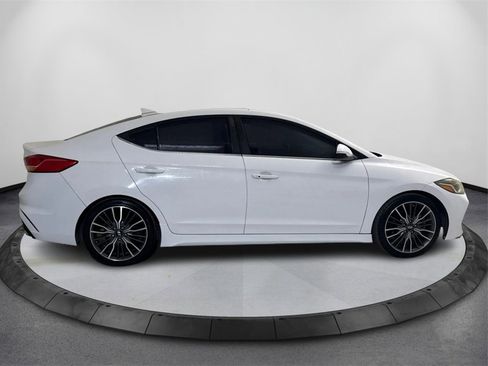 Used 2018 Hyundai Elantra Sport image 4