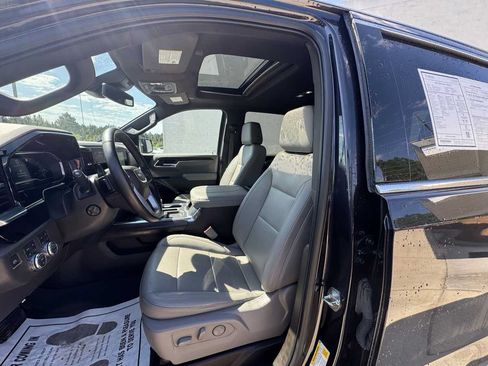 Used 2023 GMC Sierra 1500 SLT w/ SLT Premium Package AWD/4WD image 7