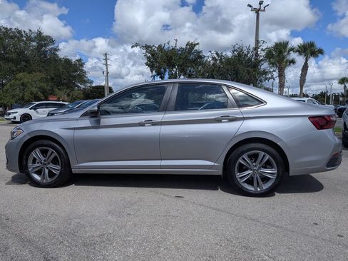 Used 2024 Volkswagen Jetta SE FWD image 7