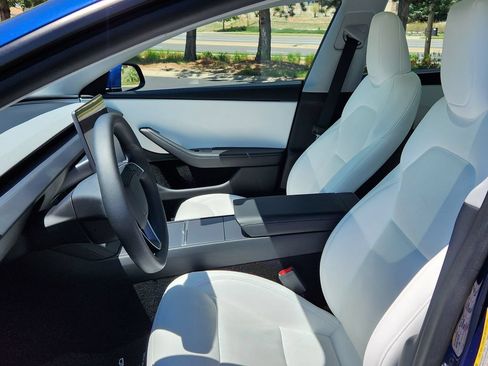 Used 2025 Tesla Model 3 Long Range AWD/4WD image 8