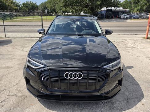 Used 2021 Audi e-tron Prestige w/ Prestige Package AWD/4WD image 2