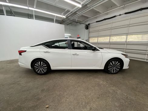 Used 2025 Nissan Altima 2.5 SV image 7