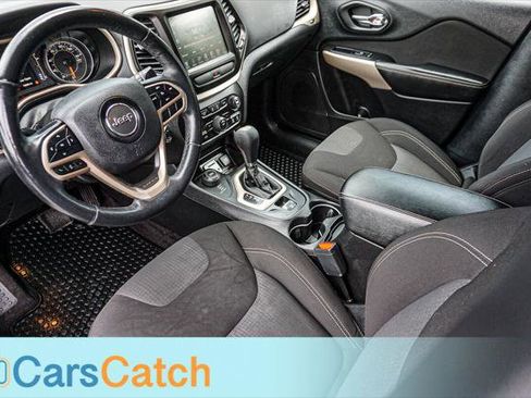 Used 2017 Jeep Cherokee Latitude w/ Cold Weather Group AWD/4WD image 17