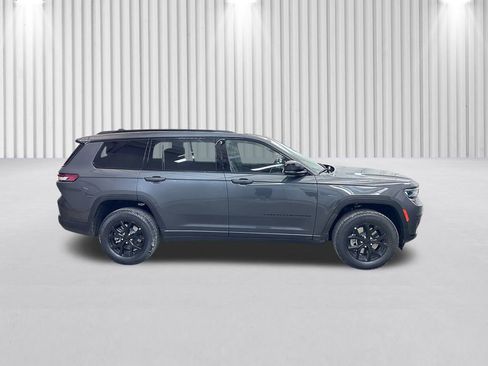 New 2025 Jeep Grand Cherokee L Altitude image 3