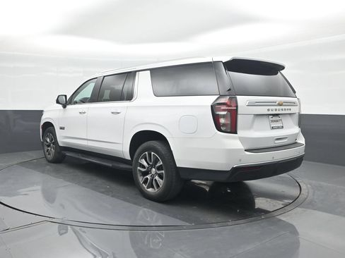 Used 2022 Chevrolet Suburban LT w/ Luxury Package RWD image 22