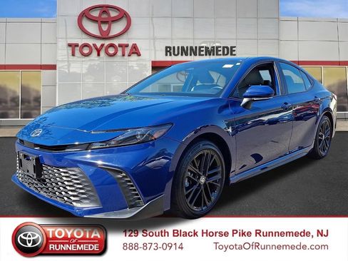 Certified 2025 Toyota Camry SE w/ Convenience Package FWD image 3