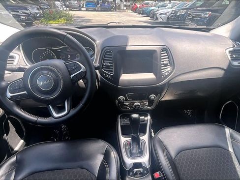 Used 2018 Jeep Compass Latitude w/ Popular Equipment Group FWD image 16