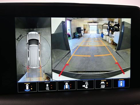 Used 2022 GMC Yukon SLT w/ SLT Luxury Package image 13