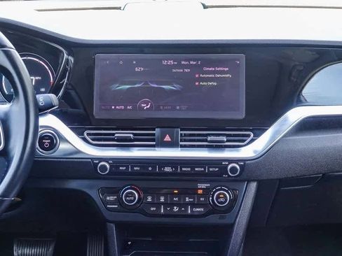 Certified 2022 Kia Niro EX Premium image 12