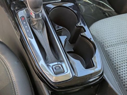 Used 2025 Chevrolet Trax LT w/ LT Convenience Package image 16