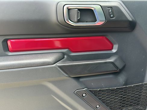 Used 2025 Ford Bronco Badlands image 16