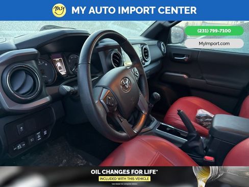 Used 2022 Toyota Tacoma TRD Off-Road image 8
