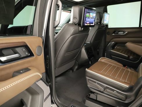 Used 2025 GMC Yukon Denali Ultimate AWD/4WD image 30