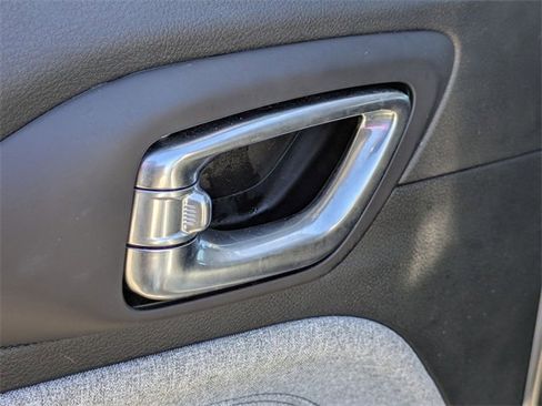 Used 2022 Jeep Compass Latitude image 23