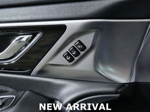 Used 2025 Subaru Outback Limited image 27