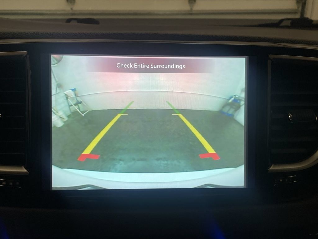 Used 2024 Chrysler Pacifica Touring-L FWD image 8