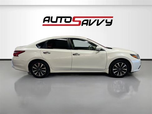 Used 2016 Nissan Altima 2.5 SL w/ 2.5 Technology Package image 8