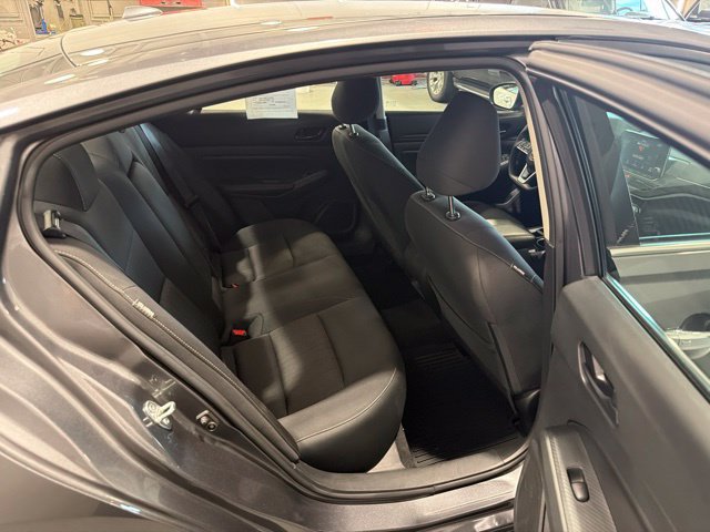 Used 2024 Nissan Altima 2.5 SV FWD image 12