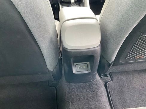 Used 2024 Hyundai Elantra Limited FWD image 17