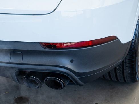 Used 2023 Porsche Cayenne Platinum Edition image 28