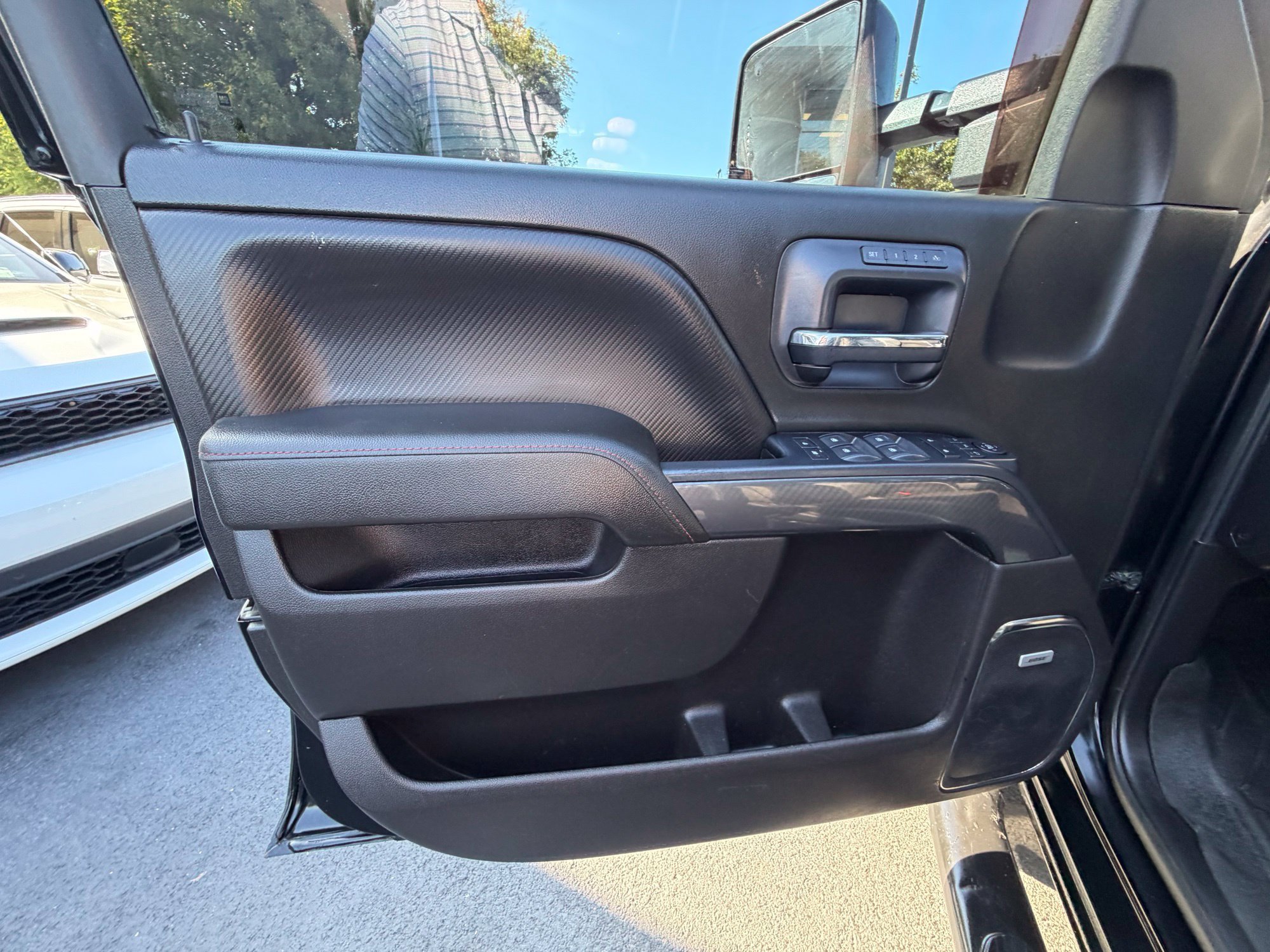 Used 2018 GMC Sierra 2500 SLT w/ All Terrain HD Package AWD/4WD image 16