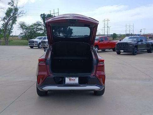 Used 2025 Buick Envista Sport Touring FWD image 8