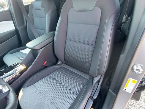 Used 2025 Chevrolet Trax LT w/ LT Convenience Package FWD image 5