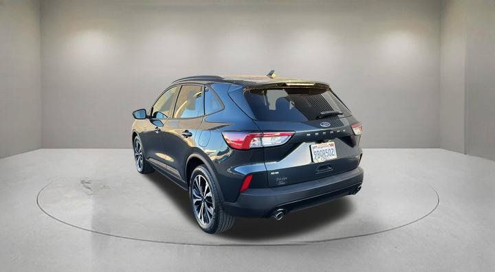 Certified 2022 Ford Escape SE w/ SE Sport Appearance Package FWD image 4