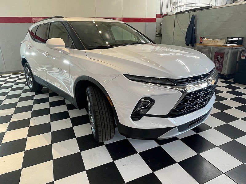 Used 2024 Chevrolet Blazer LT w/ Convenience Package FWD image 3