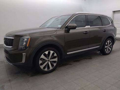 Used 2022 Kia Telluride EX w/ EX Premium Package FWD image 2