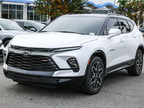 Used 2024 Chevrolet Blazer RS w/ Driver Confidence II Package image 3