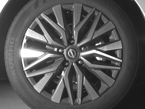 Used 2025 Nissan Altima 2.5 SV FWD image 13