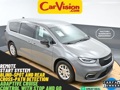 Used 2025 Chrysler Pacifica Select FWD image 1