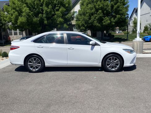 Used 2015 Toyota Camry SE FWD image 7