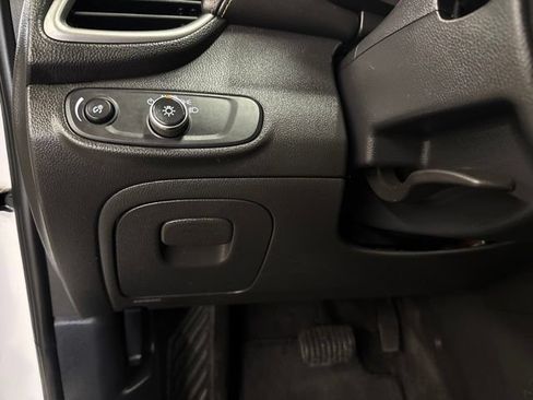 Used 2018 Chevrolet Trax LS AWD/4WD image 19