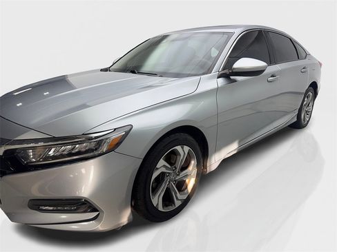 Used 2018 Honda Accord EX image 11