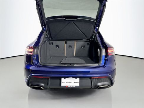 Used 2026 Porsche Macan AWD/4WD image 36